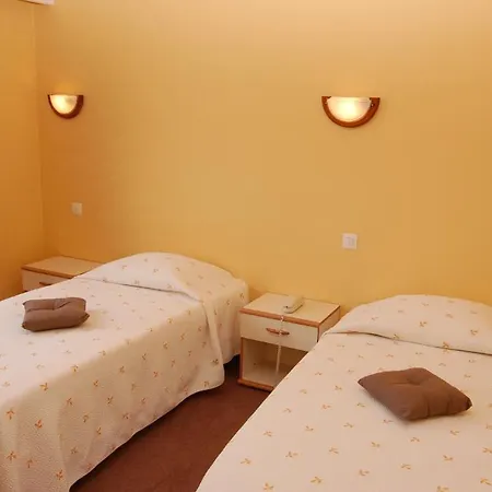 Ξενοδοχείο Logis Les Parcs 3*